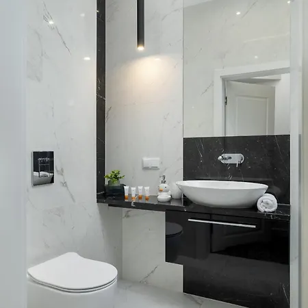 Classy Cracow Rakowicka By Renters Apartment *