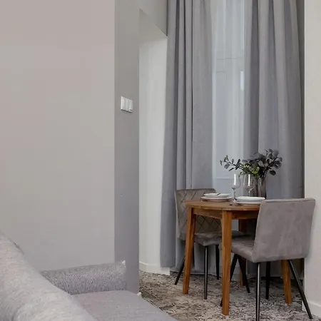Classy Cracow Rakowicka By Renters Apartment