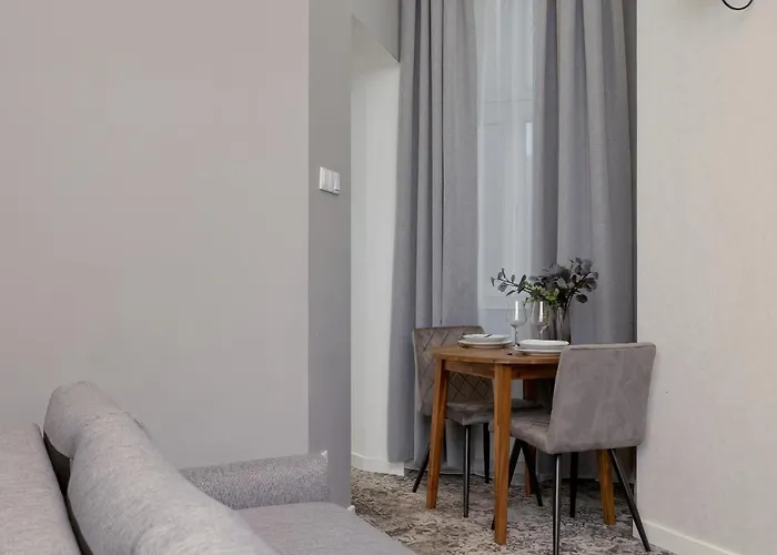 Classy Cracow Rakowicka By Renters Apartment