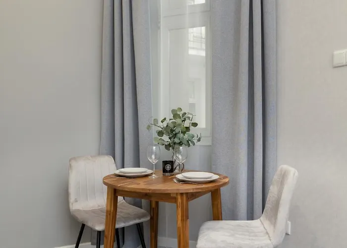 Classy Cracow Rakowicka By Renters Apartment *